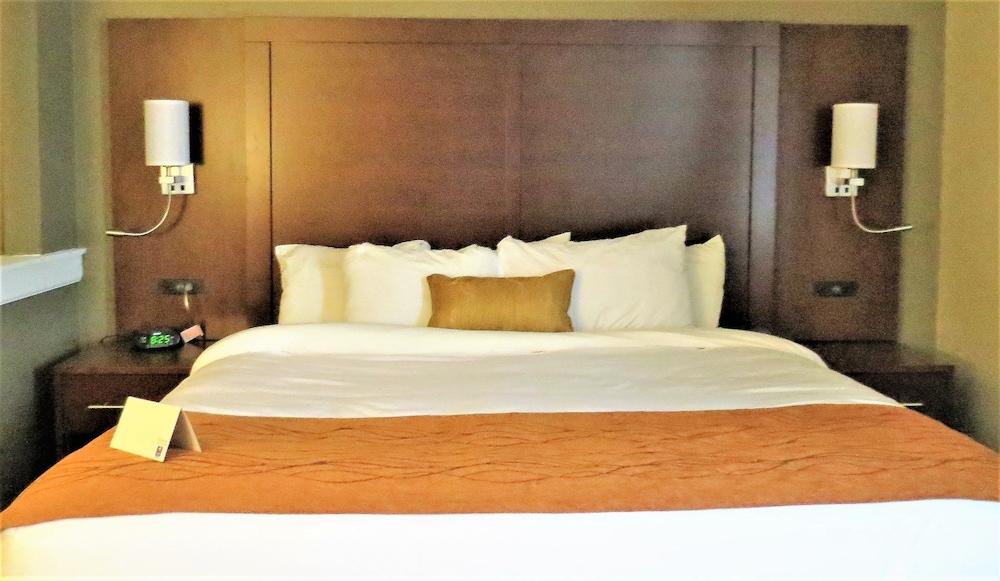 Comfort & Near Wright Patterson Afb 3* Fairborn