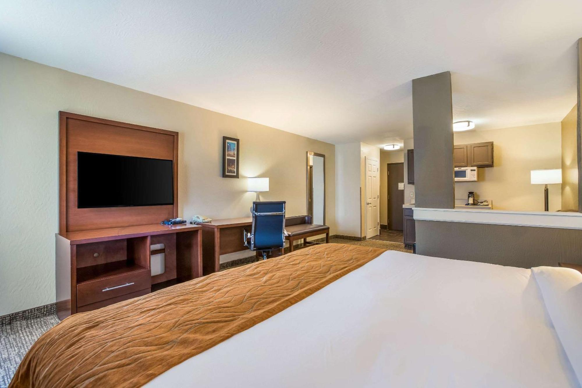 Comfort & Near Wright Patterson Afb 3* Fairborn