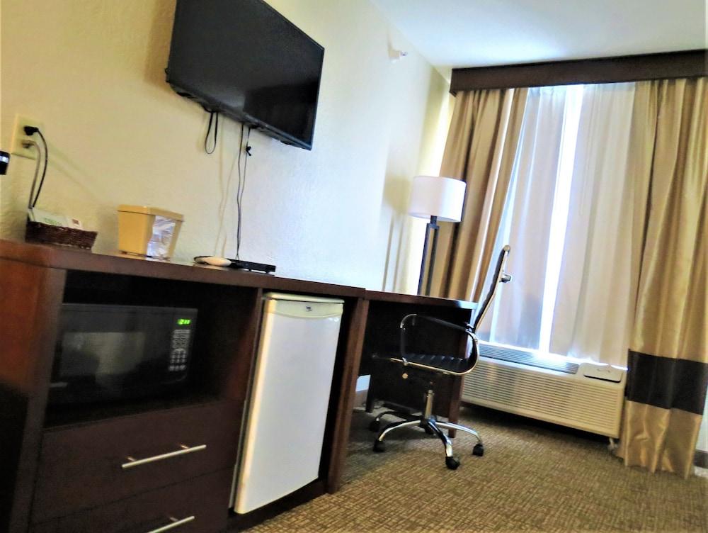 Comfort & Near Wright Patterson Afb 3* Fairborn